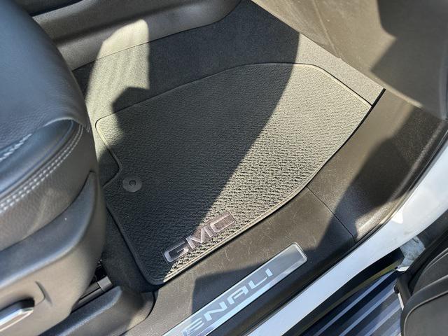 used 2022 GMC Yukon car, priced at $56,557