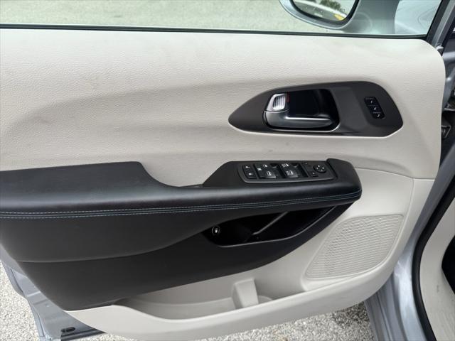used 2021 Chrysler Pacifica Hybrid car, priced at $20,500