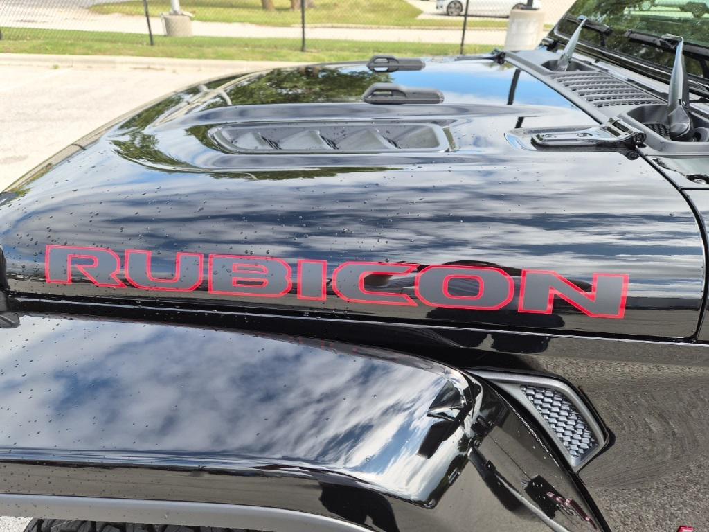 new 2025 Jeep Gladiator car, priced at $47,699