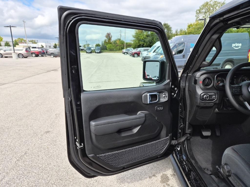 new 2025 Jeep Gladiator car, priced at $47,699