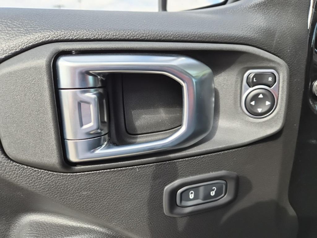 new 2025 Jeep Gladiator car, priced at $47,699