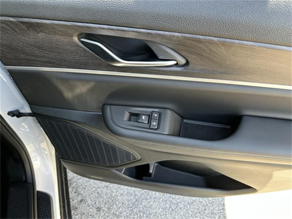 new 2025 Jeep Grand Cherokee L car, priced at $47,665