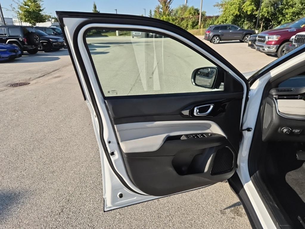 new 2026 Jeep Compass car, priced at $31,340