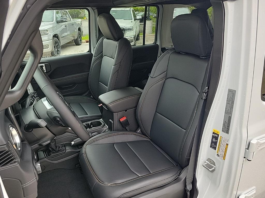 new 2025 Jeep Wrangler car, priced at $48,370