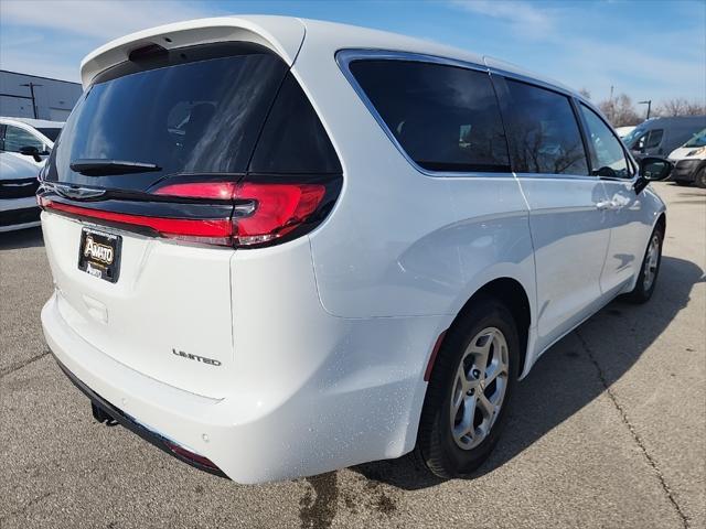 new 2024 Chrysler Pacifica car, priced at $44,897