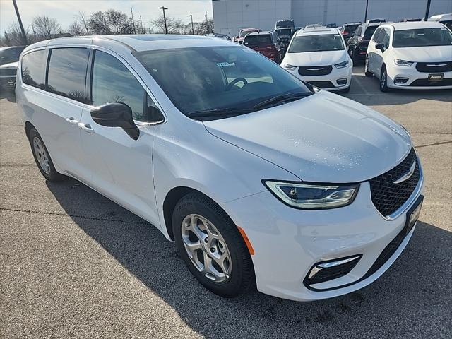 new 2024 Chrysler Pacifica car, priced at $44,822