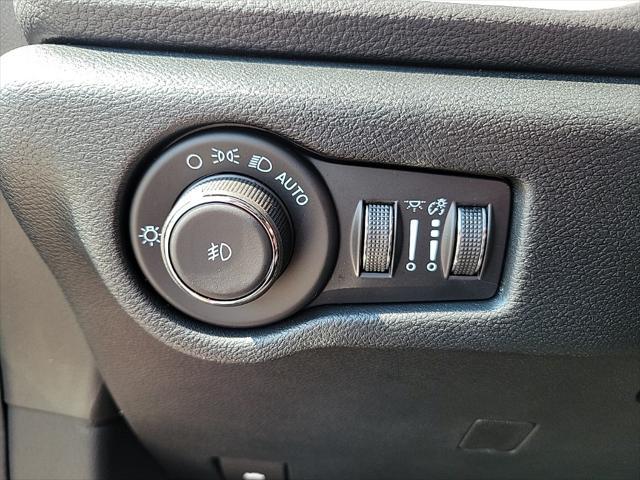 new 2025 Chrysler Pacifica car, priced at $41,863