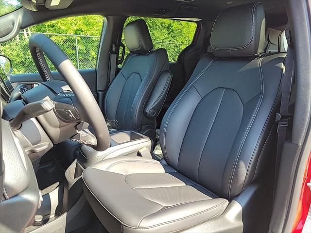 new 2025 Chrysler Pacifica car, priced at $41,863
