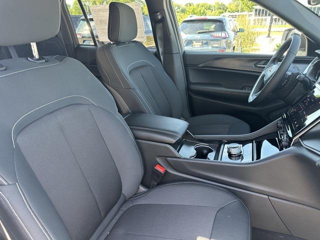 new 2025 Jeep Grand Cherokee car, priced at $35,982