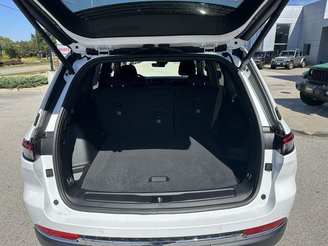 new 2025 Jeep Grand Cherokee car, priced at $35,982