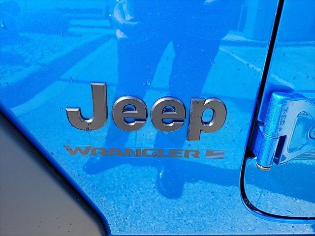 new 2025 Jeep Wrangler car, priced at $44,632