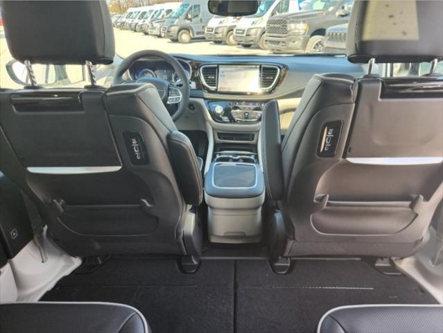 new 2024 Chrysler Pacifica car, priced at $43,994