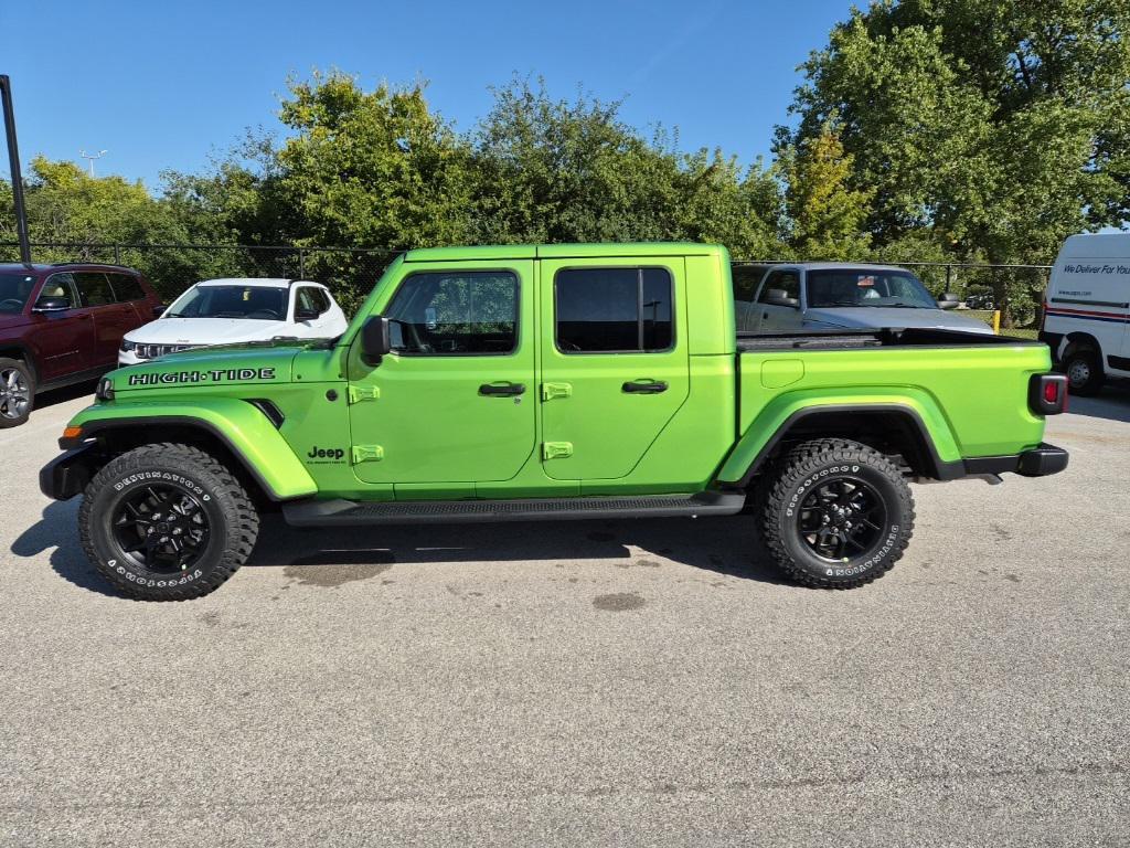 new 2025 Jeep Gladiator car, priced at $43,672