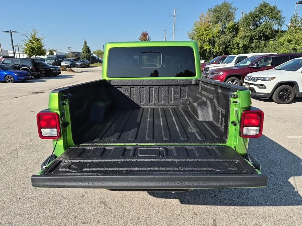 new 2025 Jeep Gladiator car, priced at $43,672