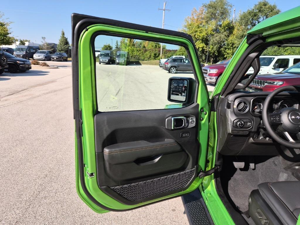 new 2025 Jeep Gladiator car, priced at $43,672