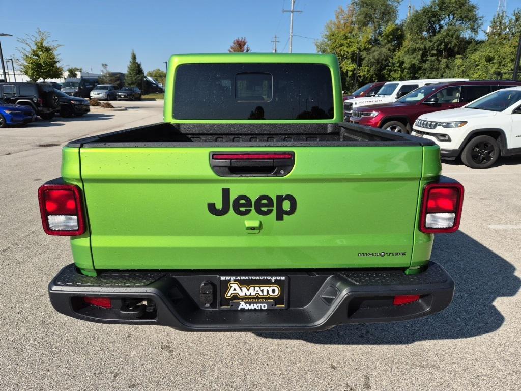 new 2025 Jeep Gladiator car, priced at $43,672