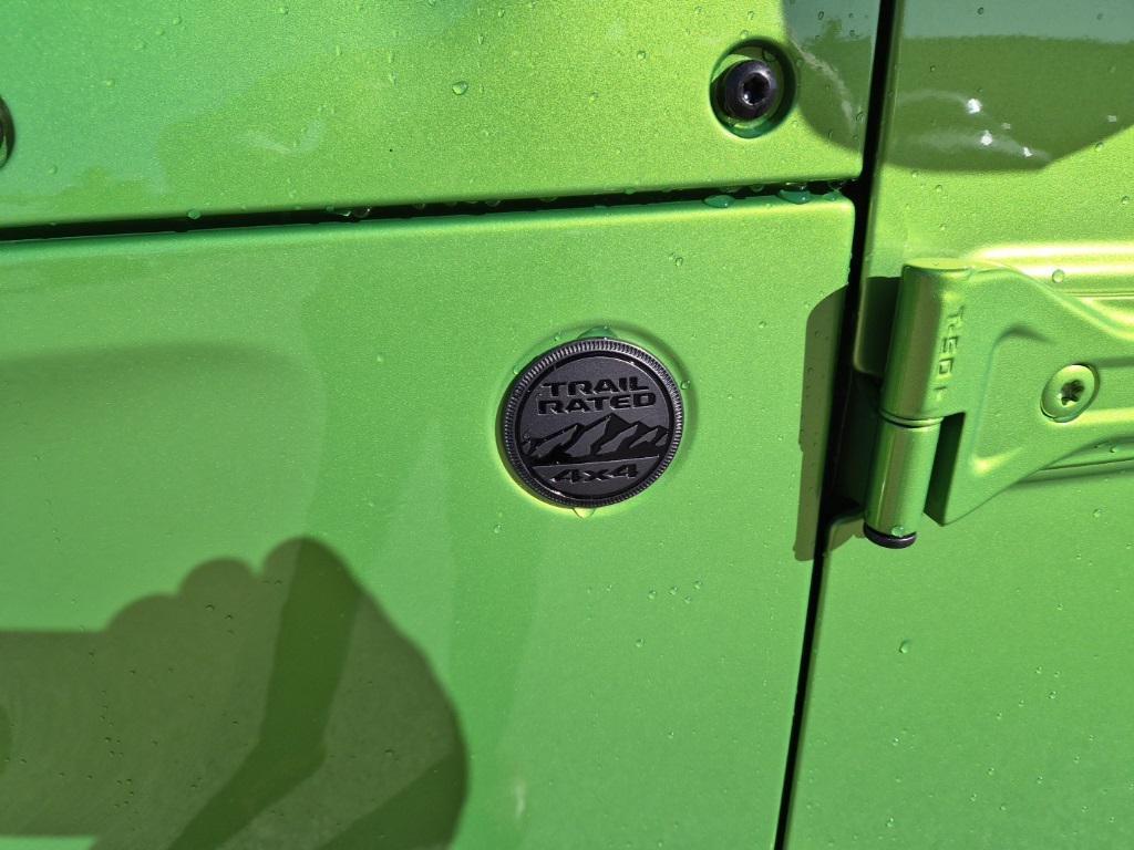 new 2025 Jeep Gladiator car, priced at $43,672