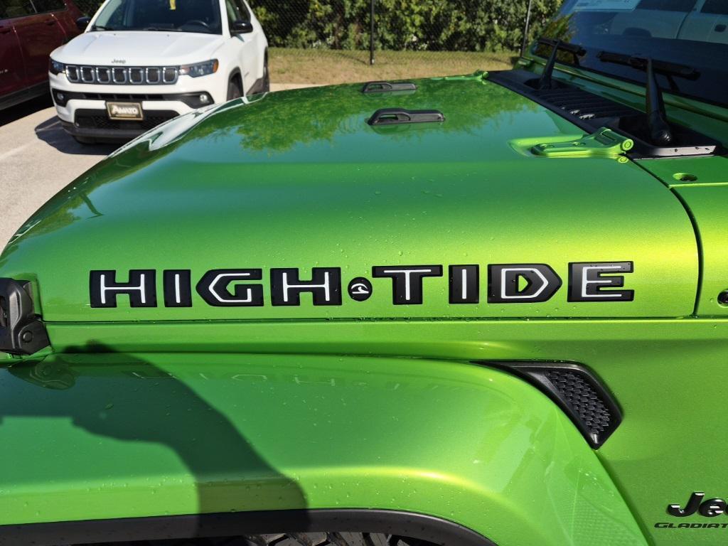 new 2025 Jeep Gladiator car, priced at $43,672