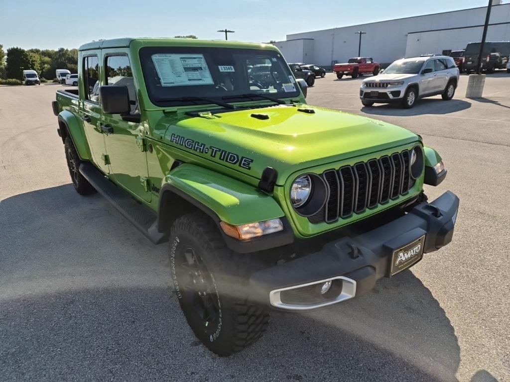 new 2025 Jeep Gladiator car, priced at $43,672