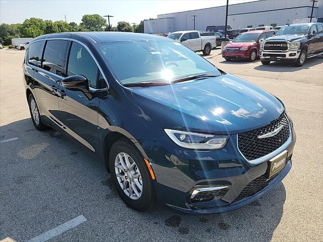 new 2025 Chrysler Pacifica car, priced at $41,863
