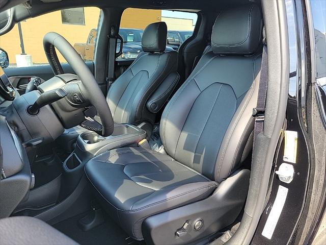 new 2025 Chrysler Pacifica car, priced at $40,889