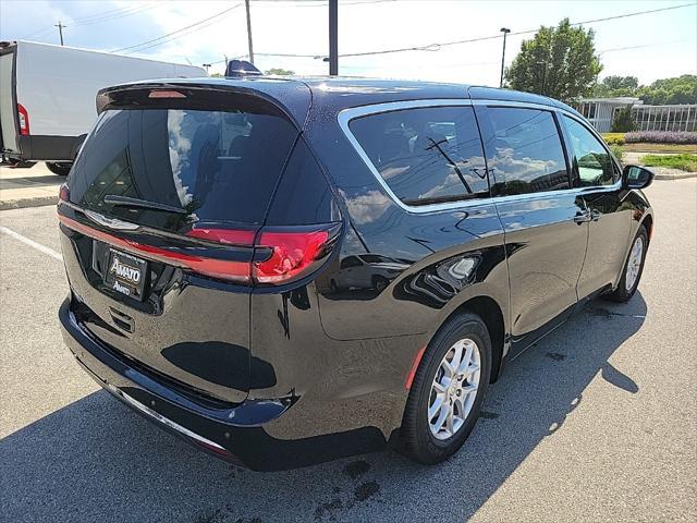 new 2025 Chrysler Pacifica car, priced at $40,889