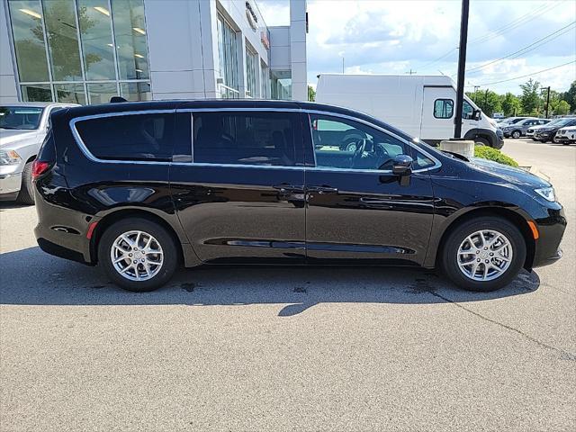 new 2025 Chrysler Pacifica car, priced at $40,889