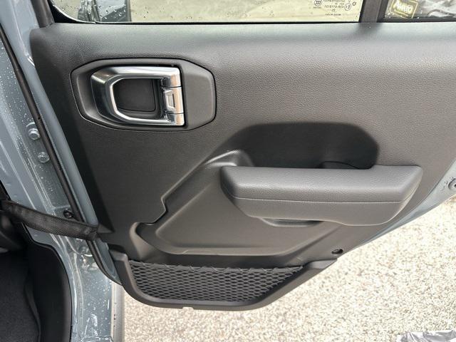 new 2025 Jeep Gladiator car, priced at $46,795