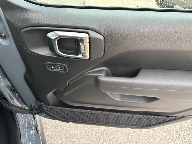 new 2025 Jeep Gladiator car, priced at $46,795