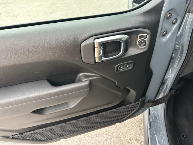 new 2025 Jeep Gladiator car, priced at $46,795