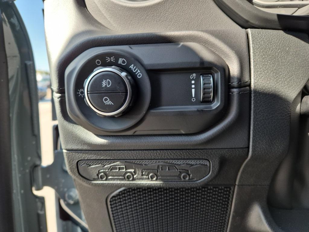 new 2025 Jeep Gladiator car, priced at $44,892