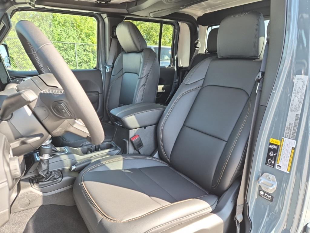 new 2025 Jeep Gladiator car, priced at $44,892