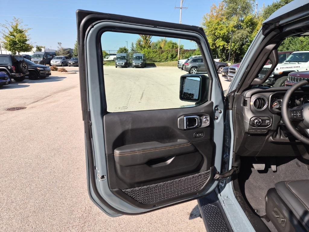 new 2025 Jeep Gladiator car, priced at $44,892