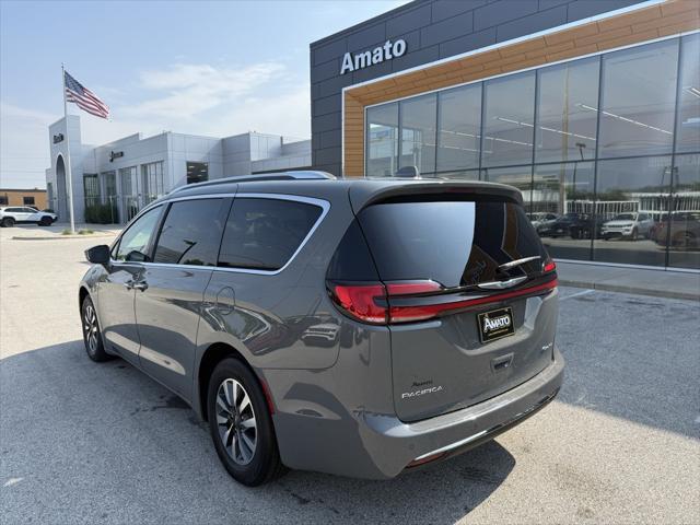 used 2021 Chrysler Pacifica Hybrid car, priced at $20,400