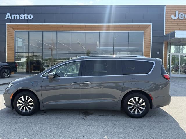 used 2021 Chrysler Pacifica Hybrid car, priced at $20,400