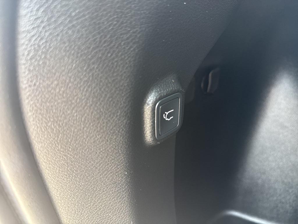 used 2019 Jeep Cherokee car, priced at $20,969