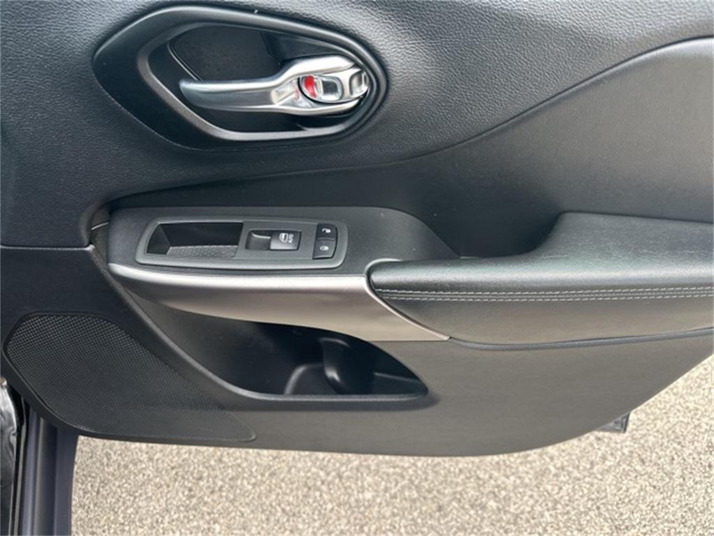 used 2022 Jeep Cherokee car, priced at $26,343