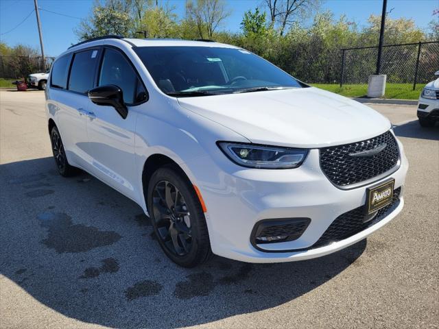 new 2024 Chrysler Pacifica car, priced at $53,266