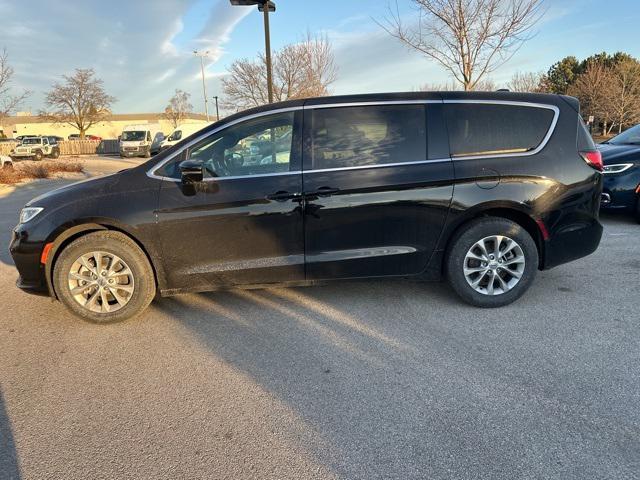 new 2025 Chrysler Pacifica car, priced at $43,329