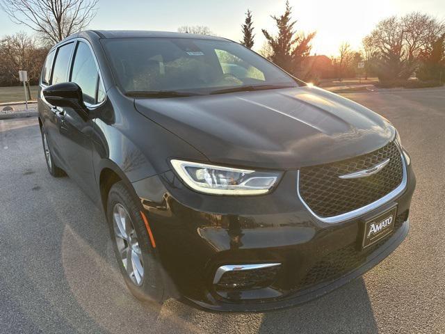 new 2025 Chrysler Pacifica car, priced at $43,329