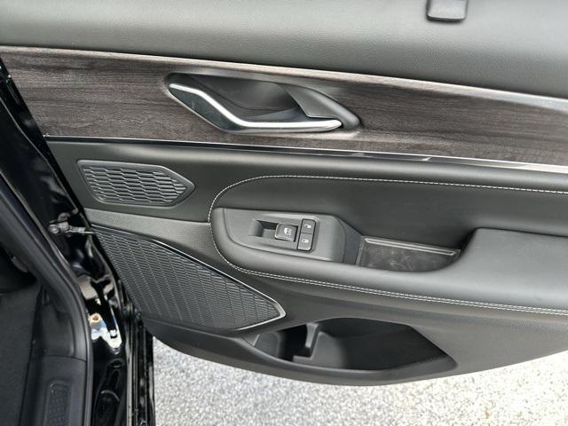 new 2025 Jeep Grand Cherokee car, priced at $61,115