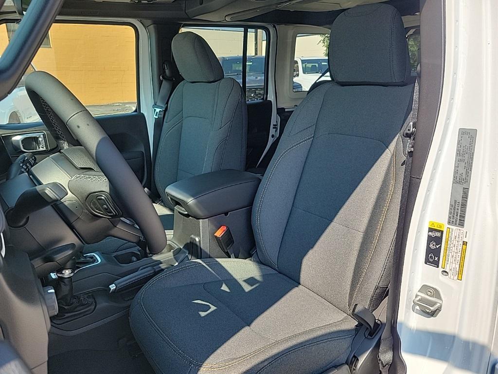 new 2025 Jeep Wrangler car, priced at $46,952