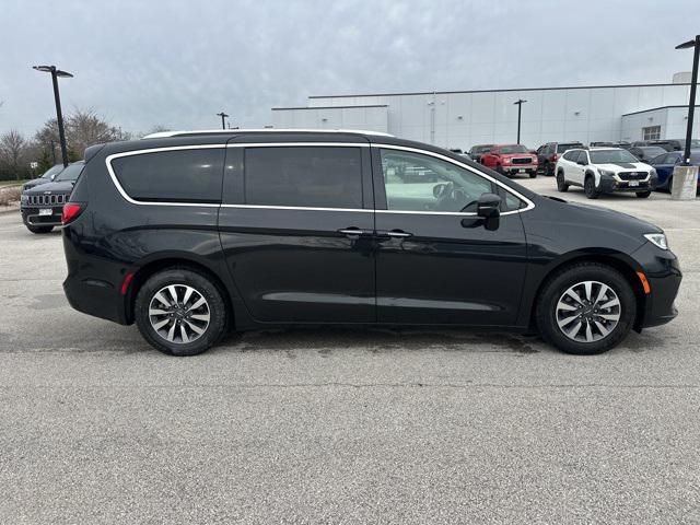 used 2021 Chrysler Pacifica Hybrid car, priced at $22,196