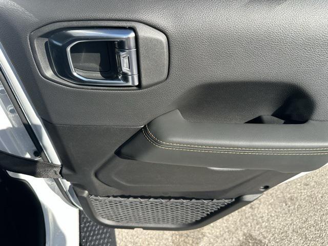 new 2025 Jeep Gladiator car, priced at $43,209