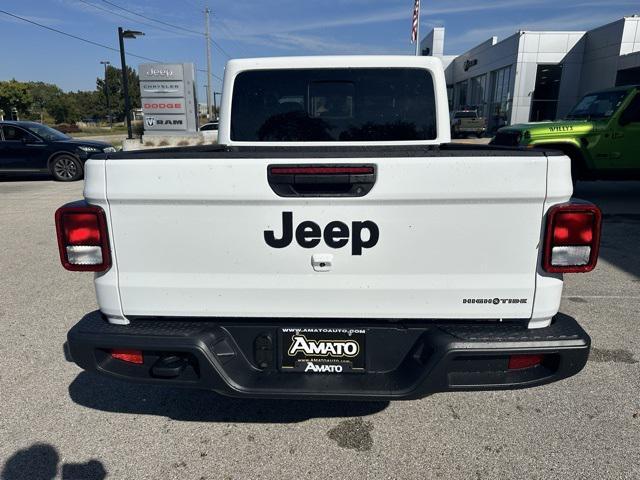 new 2025 Jeep Gladiator car, priced at $43,209