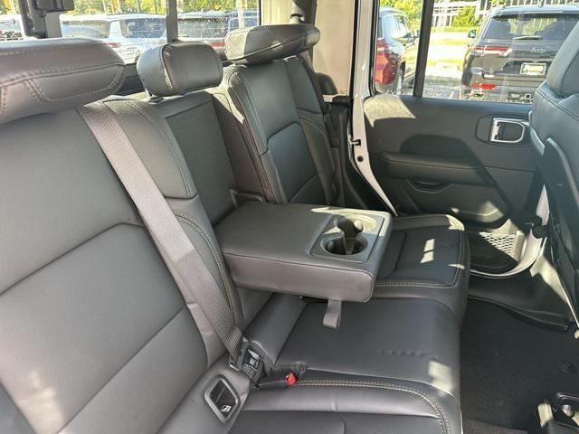 new 2025 Jeep Gladiator car, priced at $43,209