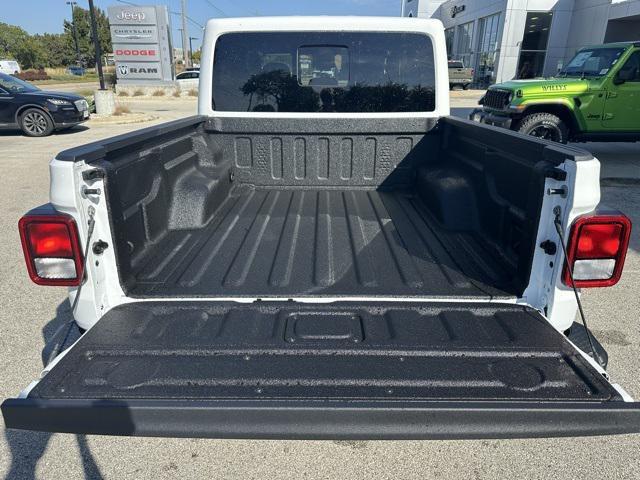 new 2025 Jeep Gladiator car, priced at $43,209