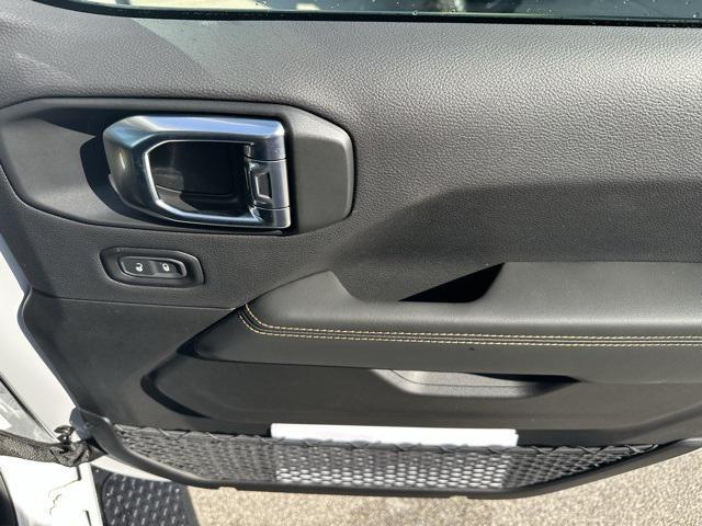 new 2025 Jeep Gladiator car, priced at $43,209