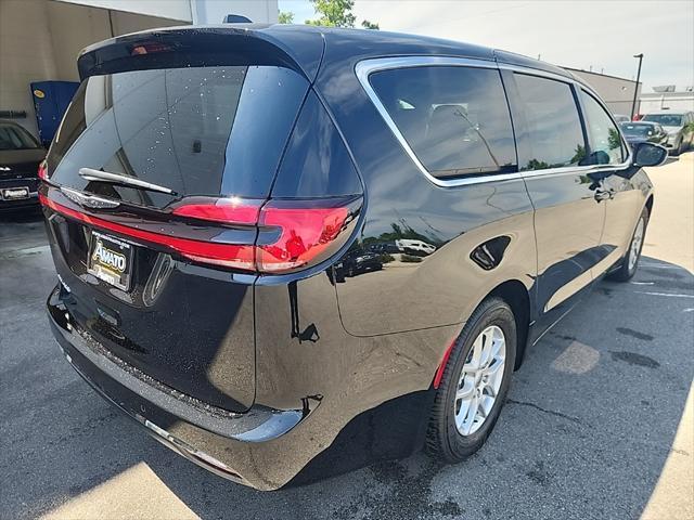 new 2024 Chrysler Pacifica car, priced at $37,531