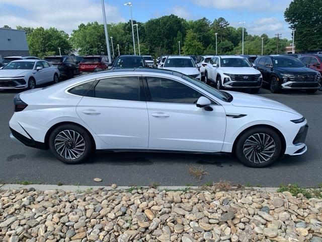 new 2024 Hyundai Sonata Hybrid car, priced at $37,072